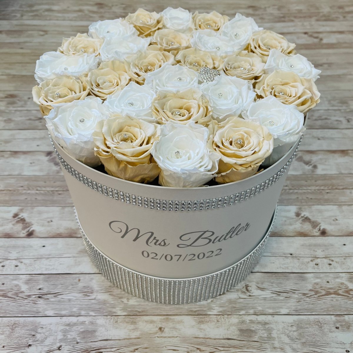 Infinity Roses - Enchanting Extra Large Infinity Rose Box - White and Champagne One Year Roses - Silver Diamanté